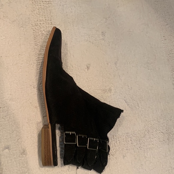 Black cut out booties with buckles - Picture 3 of 3